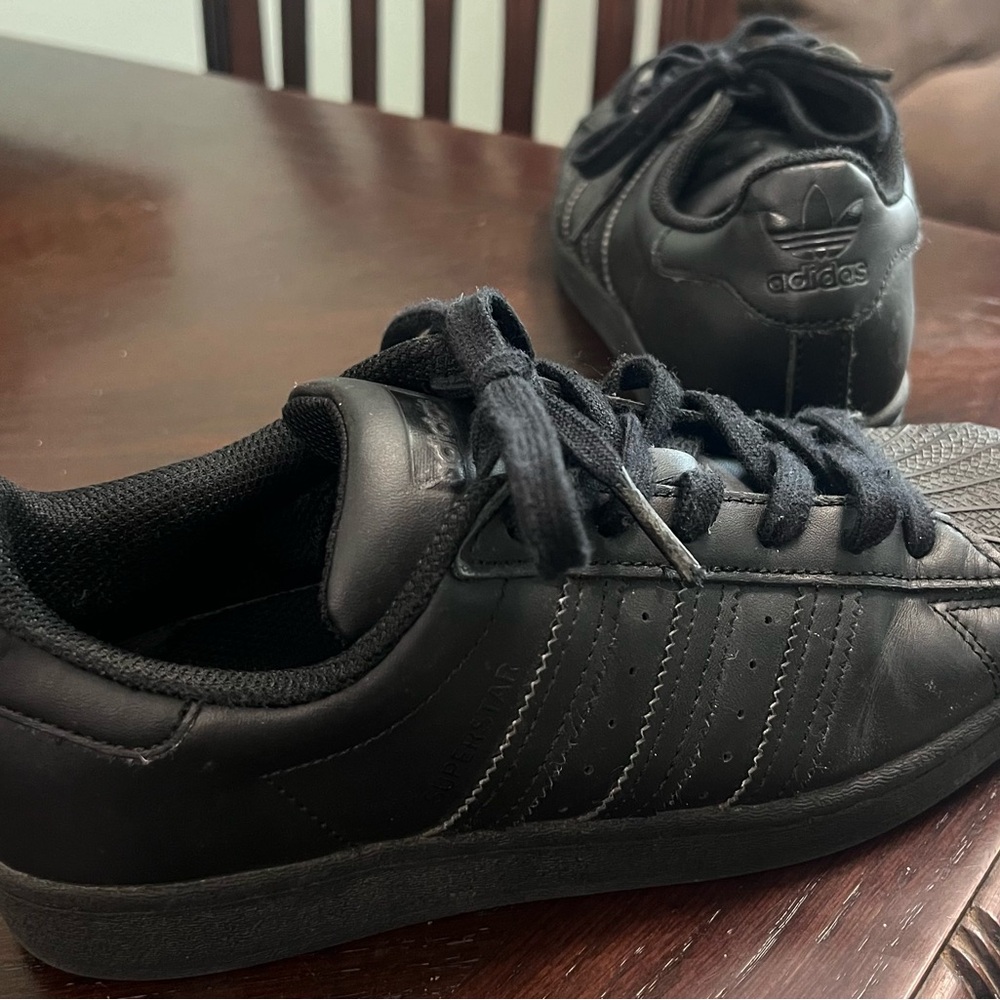 Adidas Superstar II “Shell Toes” in all black size 5Y